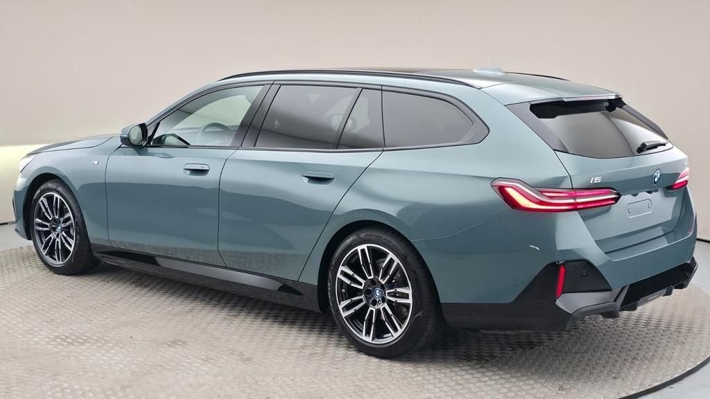 BMW i5 Pack sport eDrive40 Touring M – Image 19