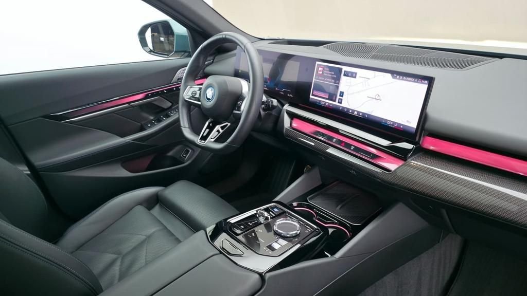 BMW i5 Pack sport eDrive40 Touring M – Image 11