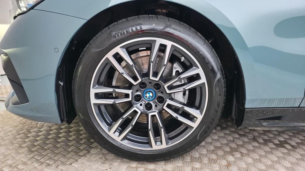 BMW i5 Pack sport eDrive40 Touring M – Image 15