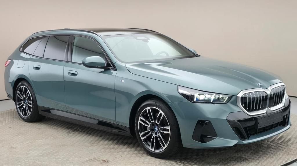BMW i5 Pack sport eDrive40 Touring M – Image 24