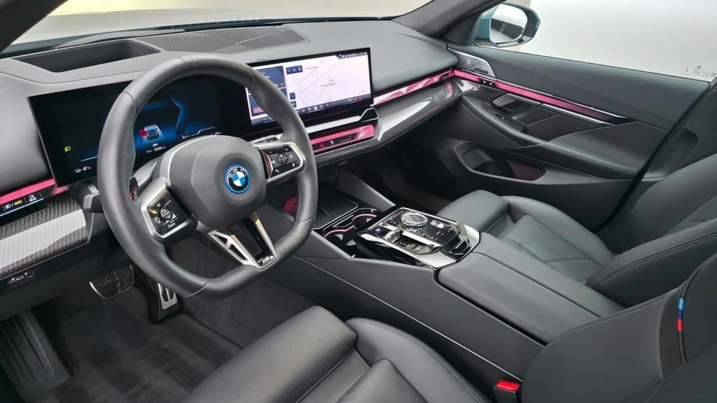 BMW i5 Pack sport eDrive40 Touring M – Image 13