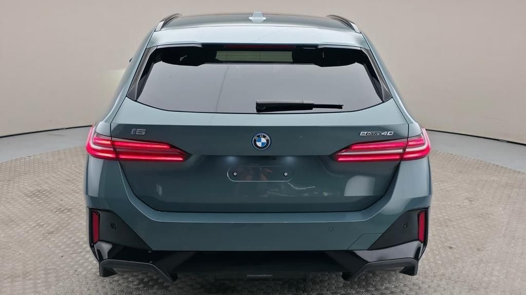 BMW i5 Pack sport eDrive40 Touring M – Image 18