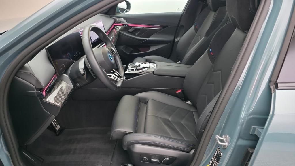 BMW i5 Pack sport eDrive40 Touring M – Image 12