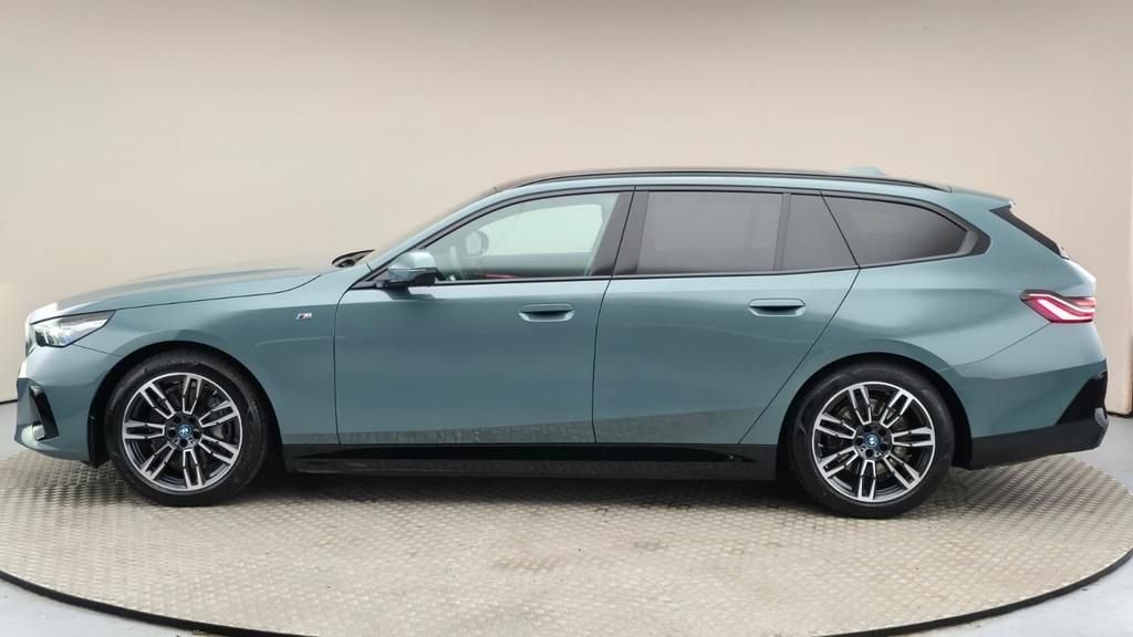 BMW i5 Pack sport eDrive40 Touring M – Image 16